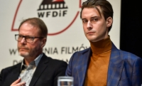 Aleksandar Milicevic w garniturze Pako Lorente