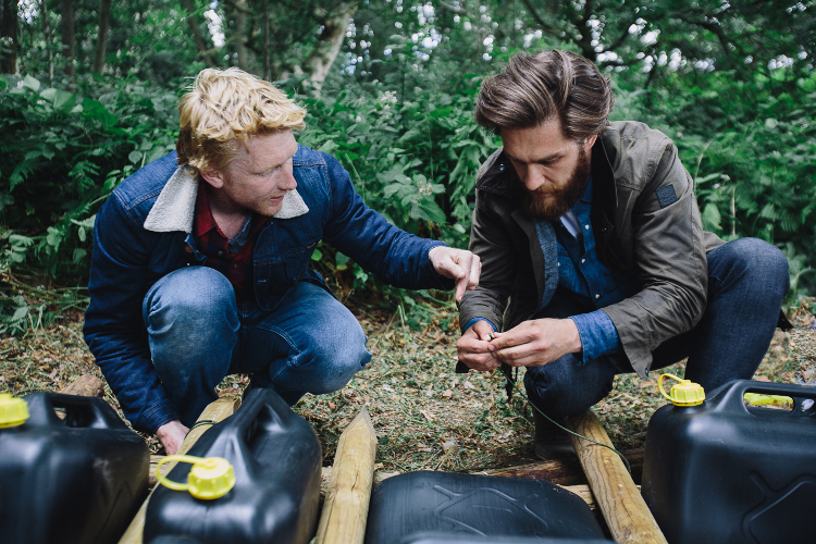 Alastair Humphreys and Kamil Ekskluzywny Menel Wrangler Born Ready Adventure