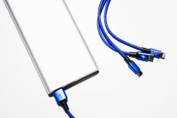 Magnetischer Kabelhalter – clevere Ordnung auf Knopfdruck