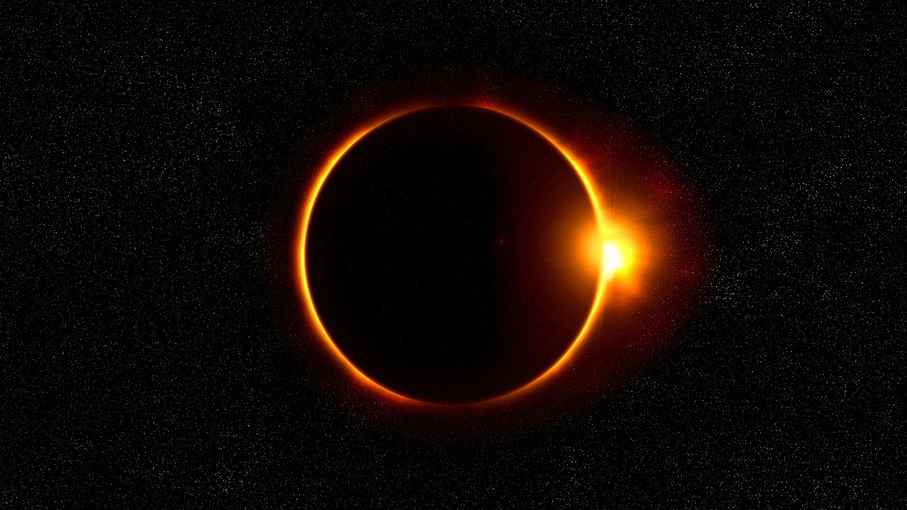 Total solar eclipse - Continent watches in wonder
