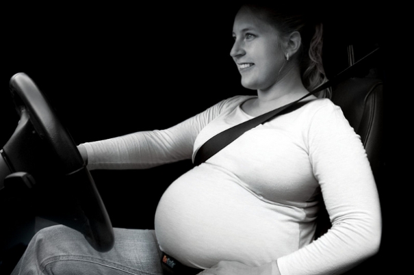 Wygodna i bezpieczna podróż samochodem w czasie ciąży