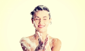 Szampon i spray przeciw intensywnemu wypadaniu włosów