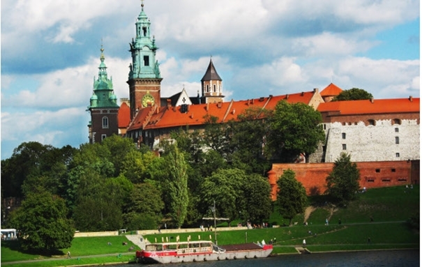 Miejsca, które warto obejrzeć: Zamek Królewski na Wawelu.+Video